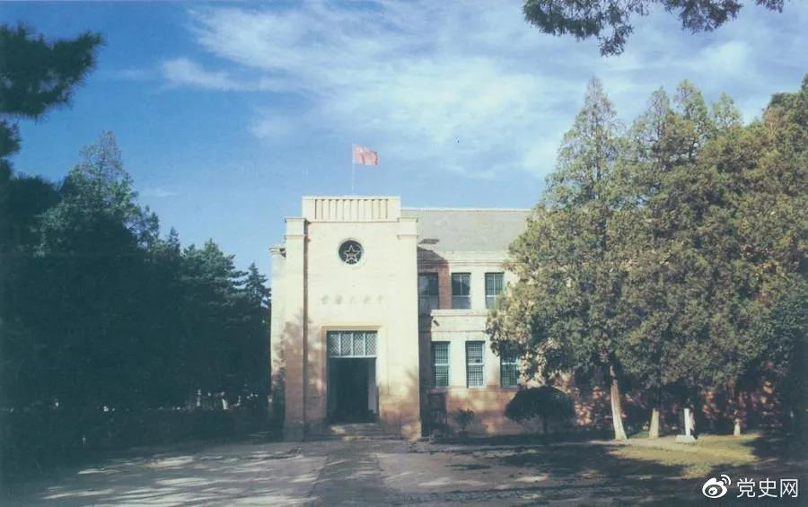 楊家?guī)X革命舊址，位于延安城西北約3公里，是中共中央1938年11月至1947年3月的所在地。